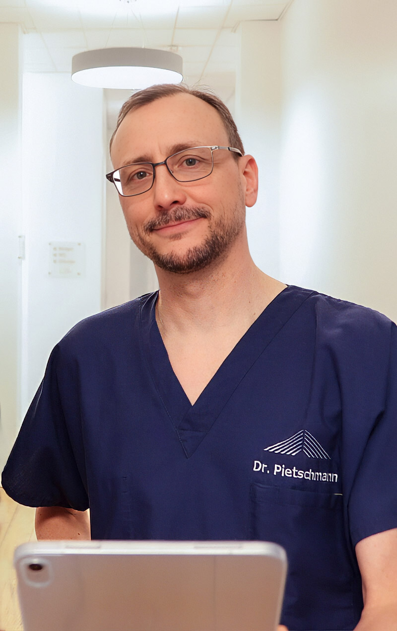 Dr.med_.dent_.Pietschmann-Portrait-1-800x1271