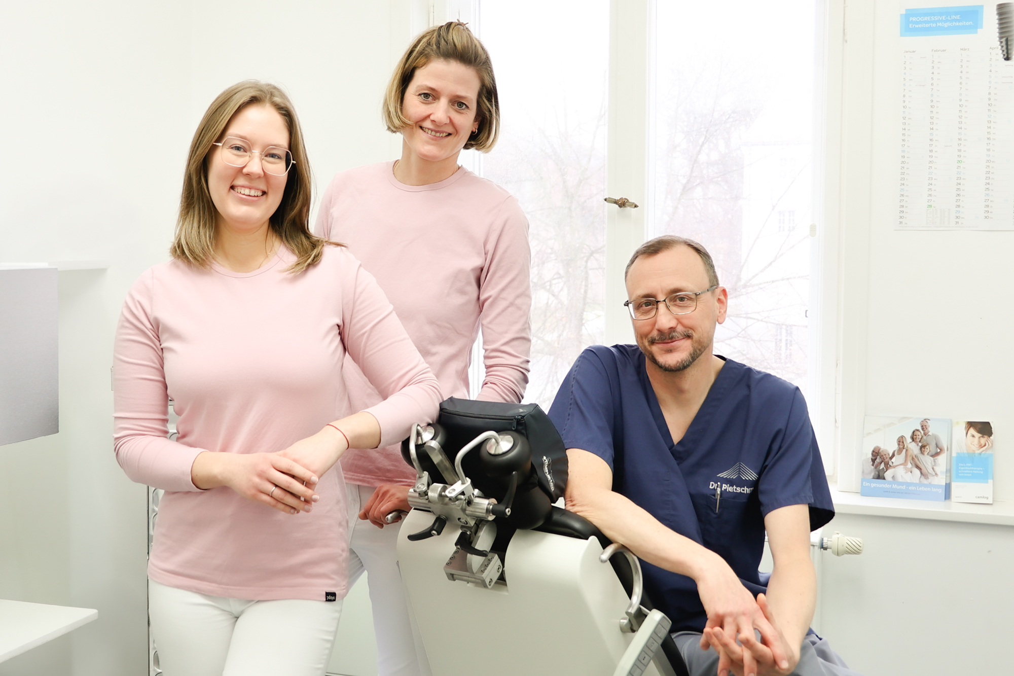 Dr_Pietschmann-und-Team-Chirurgie-Assistentinnen